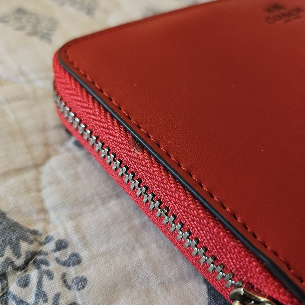 Coach x Peanuts Snoopy Wallet Red Vermillion F53773 Zip Around NWT Woodstock - Picture 15 of 16